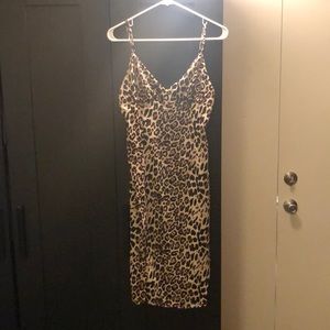 Leopard dress with slit infront